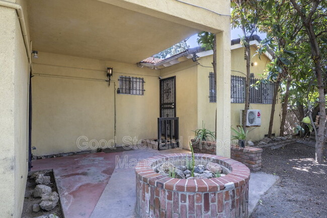 property at 1433 W Pine St