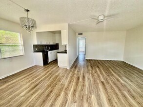 3080 Cornwall D in Boca Raton, FL - Building Photo - Building Photo