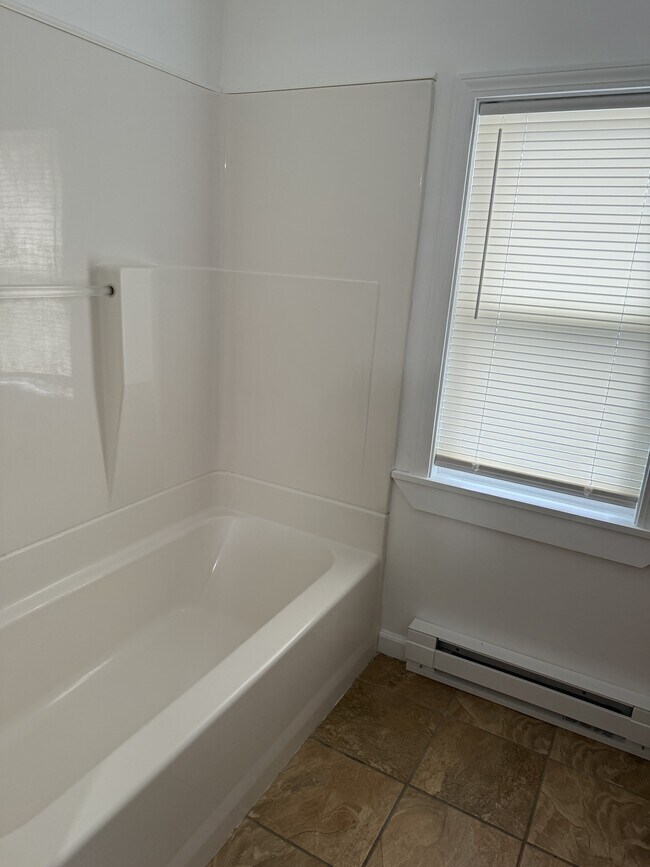 26 Hough St in Plainville, CT - Building Photo - Building Photo