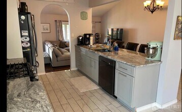 42 Albert Dr in Sayreville, NJ - Building Photo - Building Photo