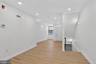 712 N American St in Philadelphia, PA - Foto de edificio - Building Photo