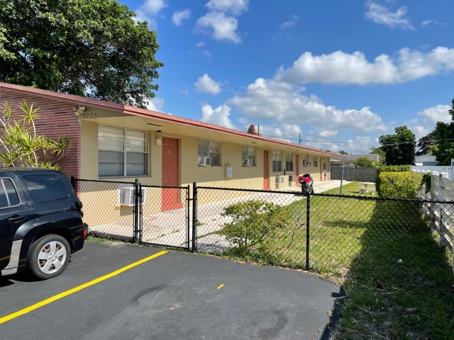 5725 Tyler St in Hollywood, FL - Building Photo - Building Photo