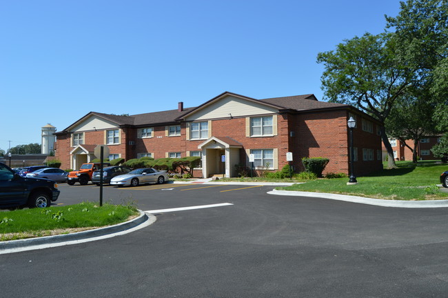 Colonial Manor in Darien, IL - Foto de edificio - Building Photo