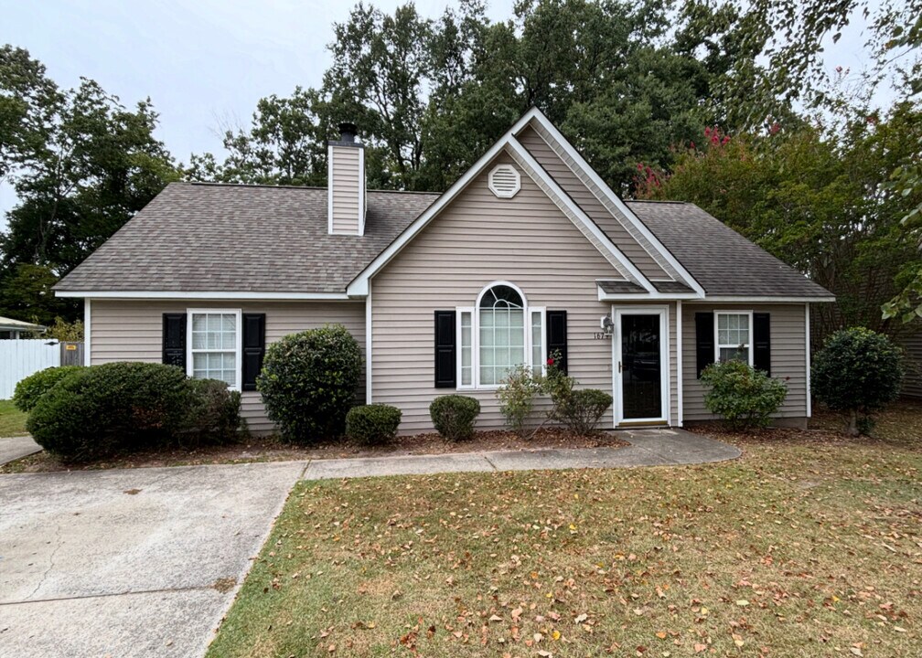1679 Scarborough Rd in Greenville, NC - Building Photo