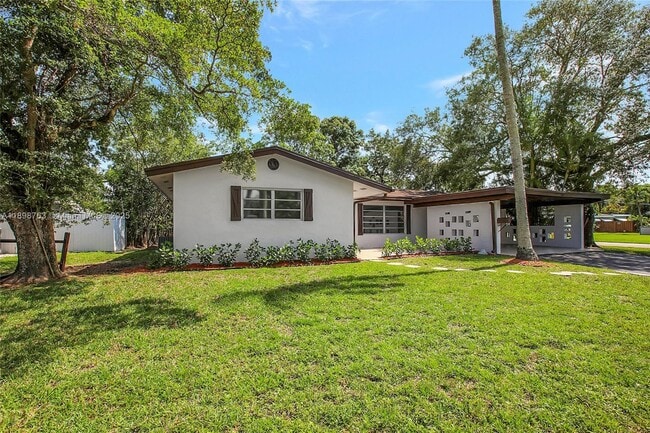 5386 Balsam Terrace in Plantation, FL - Building Photo - Building Photo