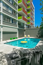 Burlingame Towers in Burlingame, CA - Foto de edificio - Building Photo