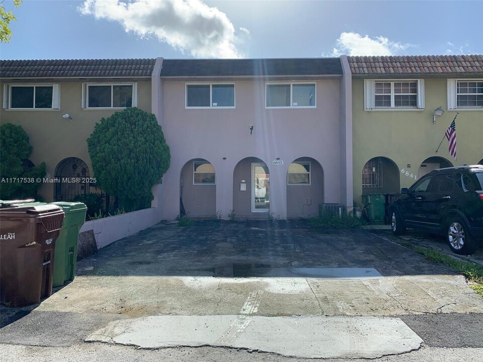 6845 W 2nd Ln in Hialeah, FL - Building Photo