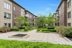 100 Eton Row in Weehawken, NJ - Building Photo