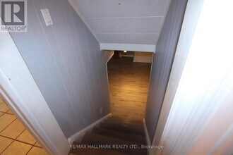 8 Meadowland Ave in Barrie, ON - Building Photo - Building Photo