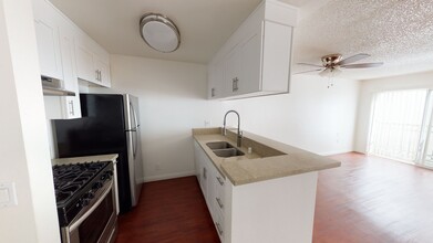 Regency Detroit Apartments in Los Angeles, CA - Foto de edificio - Interior Photo