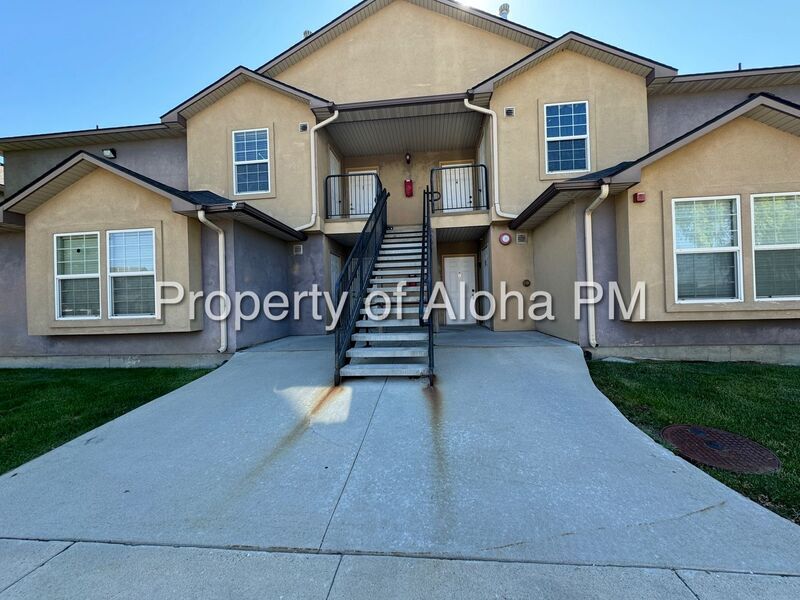 1043 W Pine Ave in Meridian, ID - Building Photo