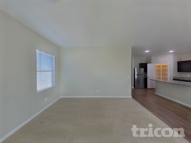 37123 W Capri Ave in Maricopa, AZ - Foto de edificio - Building Photo