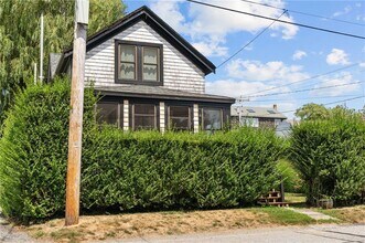 75 Garfield St in Newport, RI - Building Photo - Building Photo