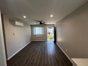 2516 E Anaheim St in Long Beach, CA - Building Photo - Building Photo
