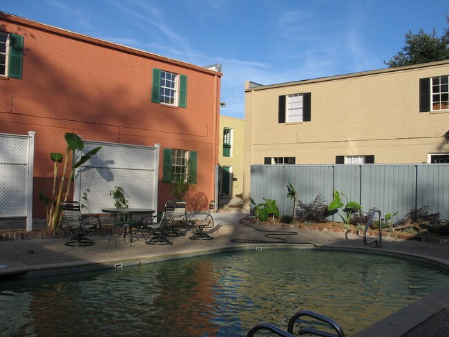 Chateau Orleans in New Orleans, LA - Foto de edificio - Building Photo