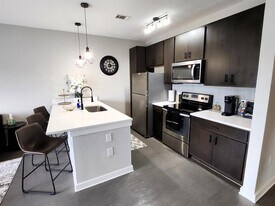 2505 Thornton Rd in Austin, TX - Building Photo