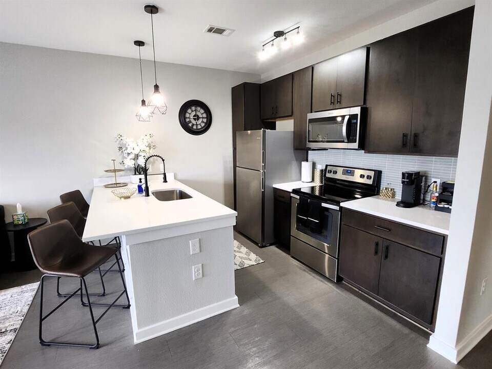 2505 Thornton Rd in Austin, TX - Building Photo