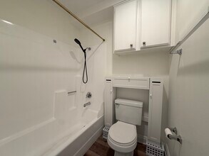 5143 Bakman Ave, Unit 316 in North Hollywood, CA - Building Photo - Building Photo