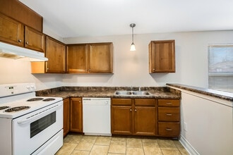 Clifton Place Apartments in Burlington, NC - Building Photo - Building Photo