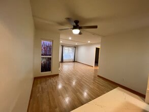1010 W MacArthur Blvd in Santa Ana, CA - Building Photo - Building Photo