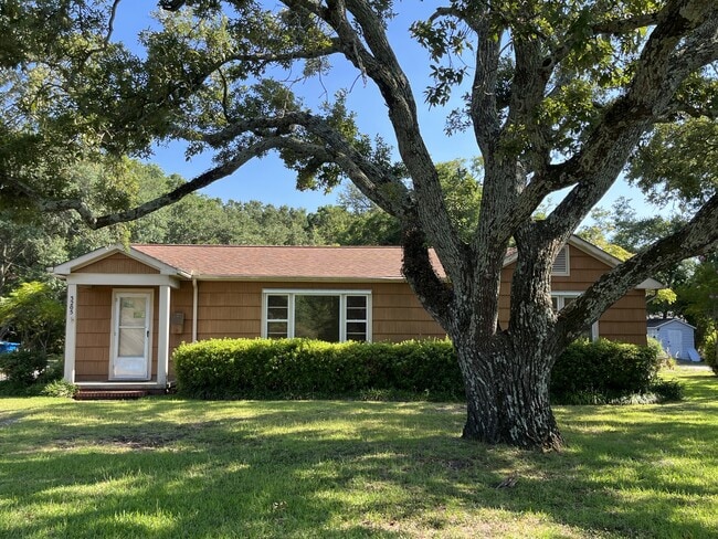 3205 Bridges St in Morehead City, NC - Building Photo - Building Photo