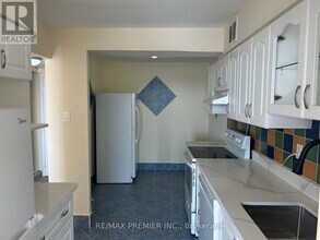 45 Sunrise Ave in Toronto, ON - Building Photo - Building Photo