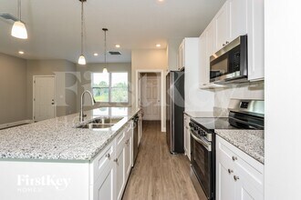 116 Lamarque St in Palm Bay, FL - Foto de edificio - Building Photo