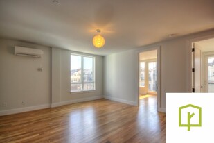 854 Metropolitan Ave in Brooklyn, NY - Building Photo - Building Photo