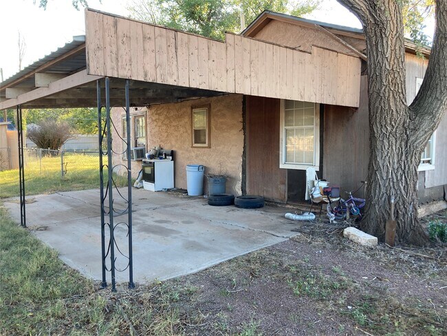 903 W 8th St in Quanah, TX - Building Photo - Building Photo