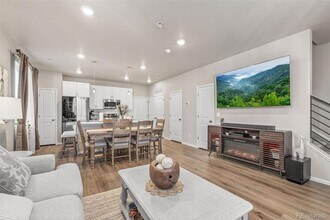 5784 Dakan Lp in Colorado Springs, CO - Foto de edificio - Building Photo