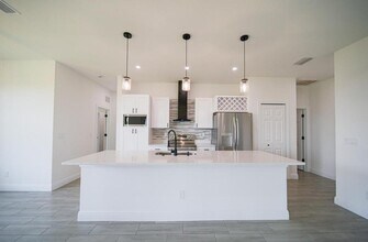 422 Kismet Pkwy E in Cape Coral, FL - Building Photo - Building Photo