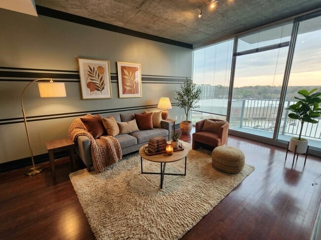 361 17th St NW in Atlanta, GA - Foto de edificio - Building Photo