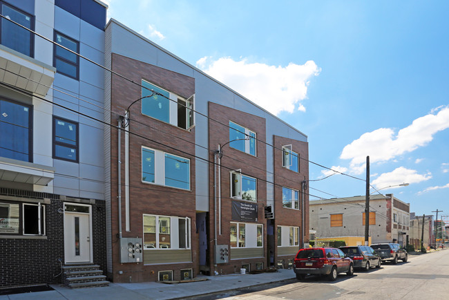 The Quads at Kensington South in Philadelphia, PA - Building Photo - Building Photo