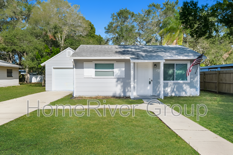 10925 71st Ave in Seminole, FL - Foto de edificio