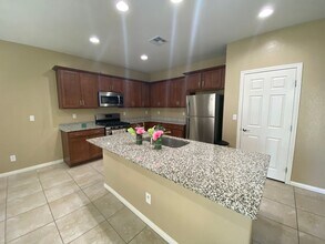 5220 Mountain Garland Ln in North Las Vegas, NV - Building Photo - Building Photo