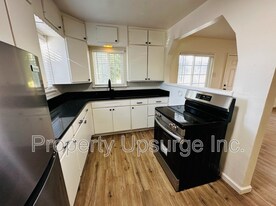 1983-1999 Hartnell Ave in Redding, CA - Building Photo