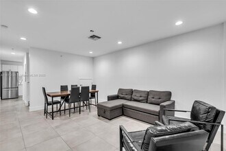 645 Palmetto Dr in Miami Springs, FL - Building Photo - Building Photo