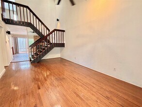 7936 Ellinger Ln in Houston, TX - Building Photo - Building Photo