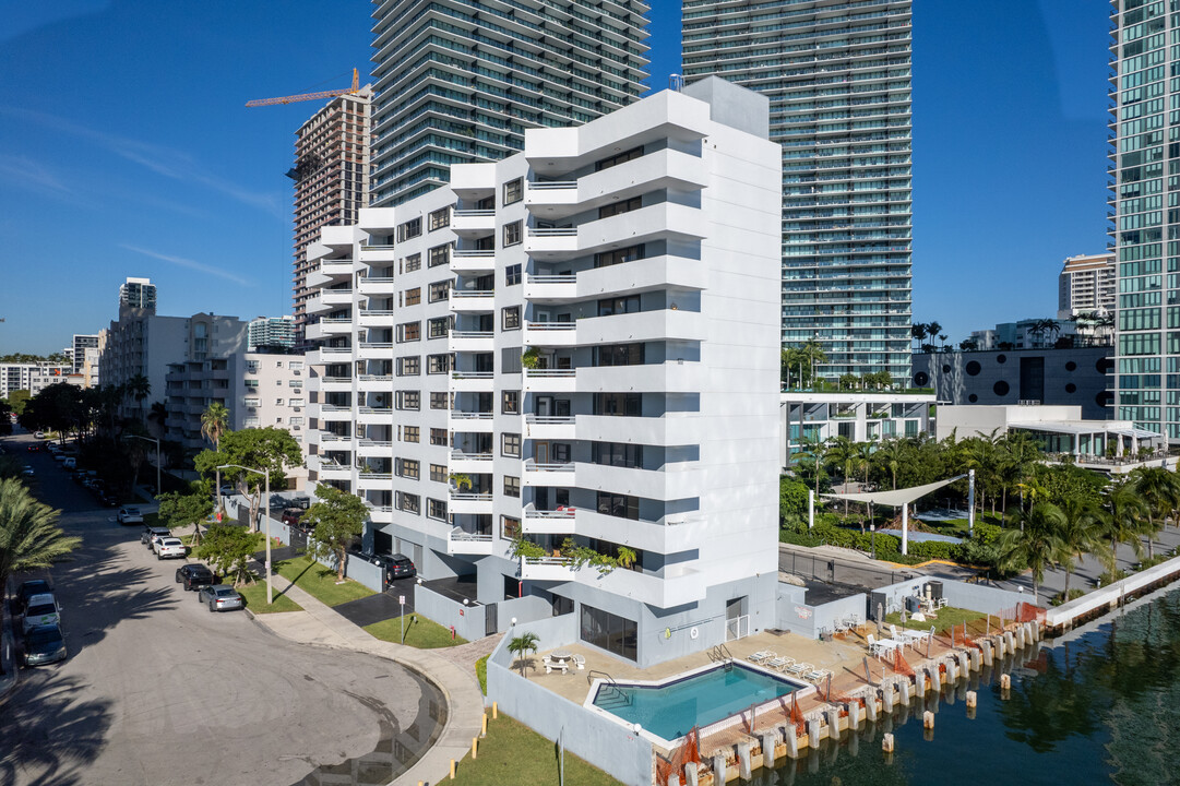 Bayview Towers in Miami, FL - Building Photo