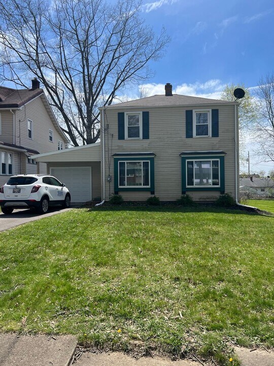 433 E Broadway Ave in Girard, OH - Building Photo