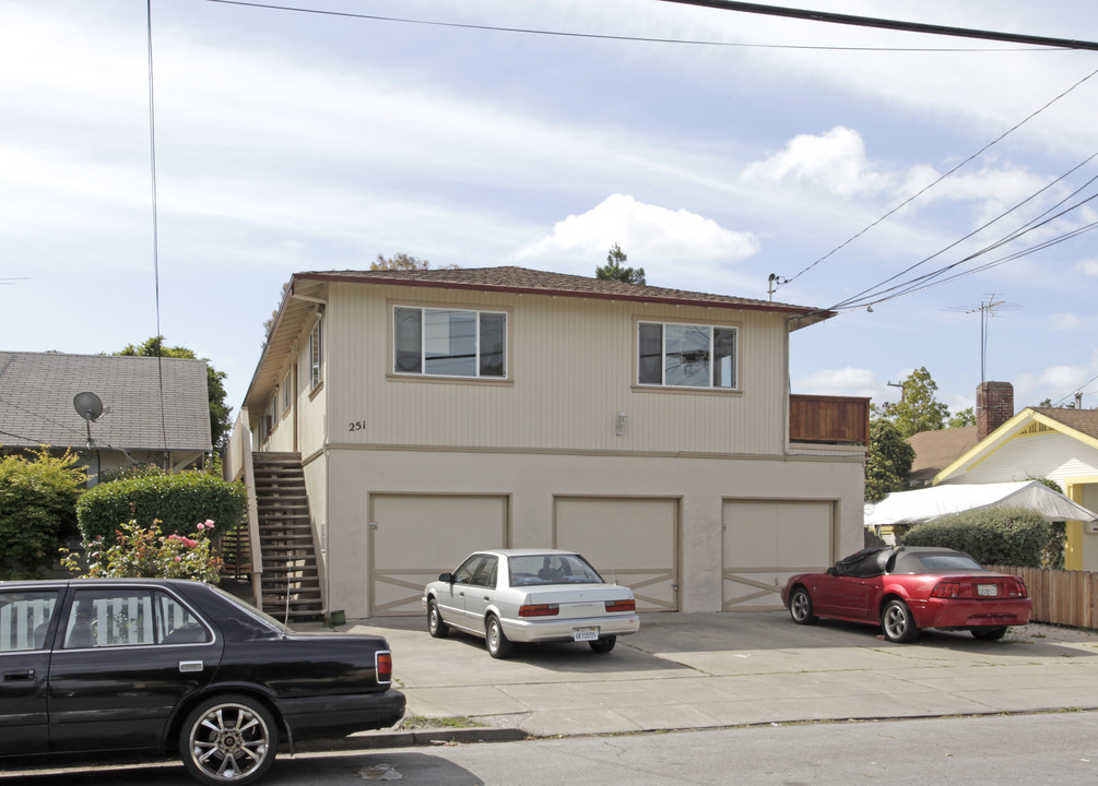 251 Lincoln Ave in Redwood City, CA - Building Photo