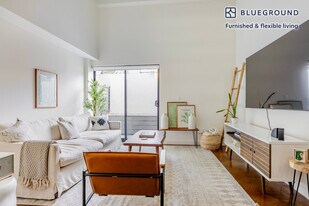 654 N Virgil Ave in Los Angeles, CA - Building Photo