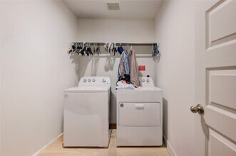 1106 Isola Bella Dr in Richmond, TX - Building Photo - Building Photo