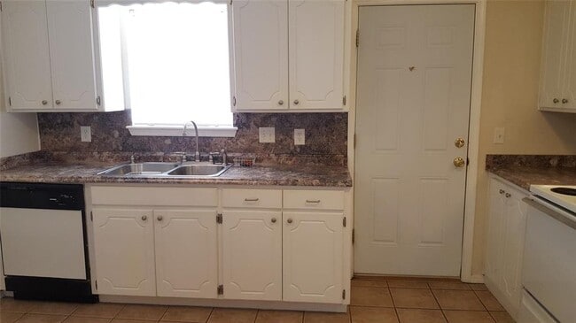 831 Russell Cir in Norman, OK - Building Photo - Building Photo