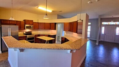 6658 Redfield St in Navarre, FL - Building Photo - Building Photo