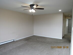 1156 Copperfield Ln in Schaumburg, IL - Building Photo - Building Photo