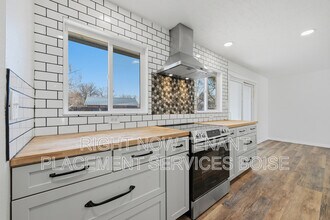 3892 S Pittsfield Way in Boise, ID - Foto de edificio - Building Photo