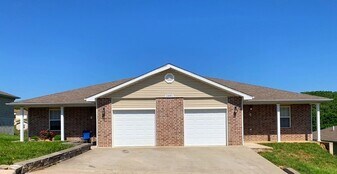 21069 Homer Rd in St. Robert, MO - Building Photo