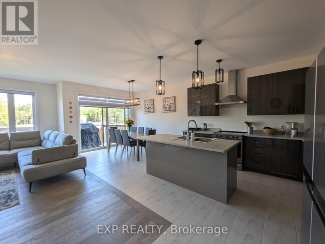 196 Ramblewood Dr in Wasaga Beach, ON - Building Photo - Building Photo