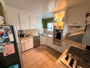 8341 W Manchester Ave, Unit #1 in Playa Del Rey, CA - Building Photo - Building Photo